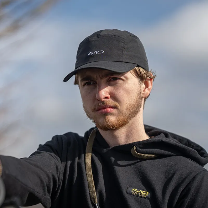 Avid Carp Casquette Stealth Black Waterproof 5-Panel Cap - Noir