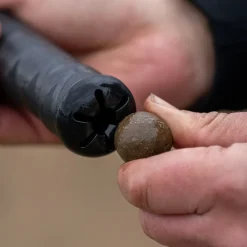 Avid Carp Lance Bouillettes Extremity Throwing Stick